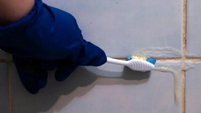 Comment nettoyer les joints de salle de bain facilement ?