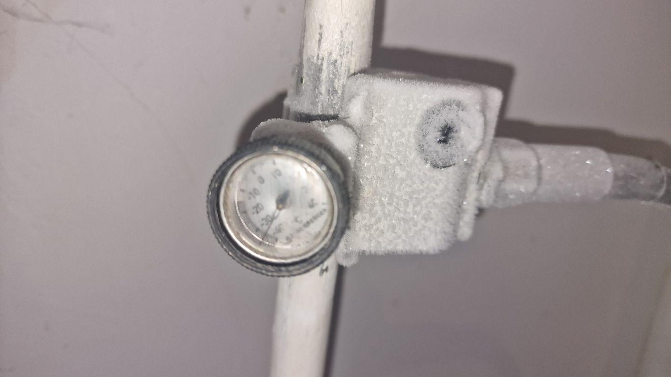 Congelation tuyau chauffage pour enlever le radiateur 1