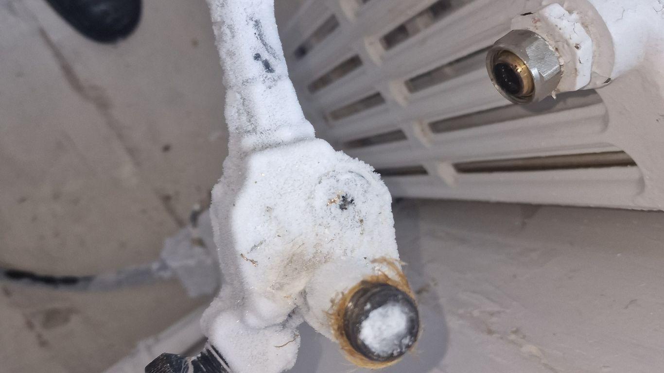 Congelation tuyau chauffage pour enlever le radiateur 2
