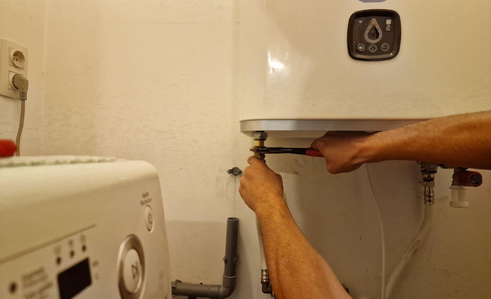 Installation du chauffe eau electrique atlantic lineo connecte en belgique 1
