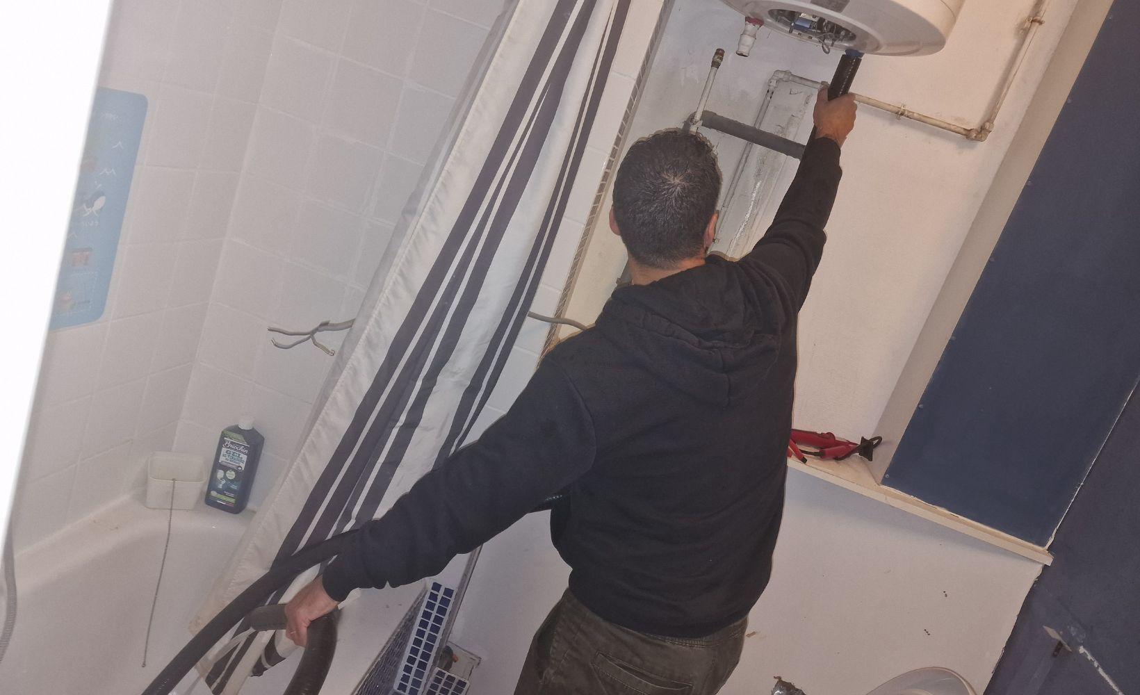 Installation du chauffe eau electrique atlantic lineo connecte en belgique