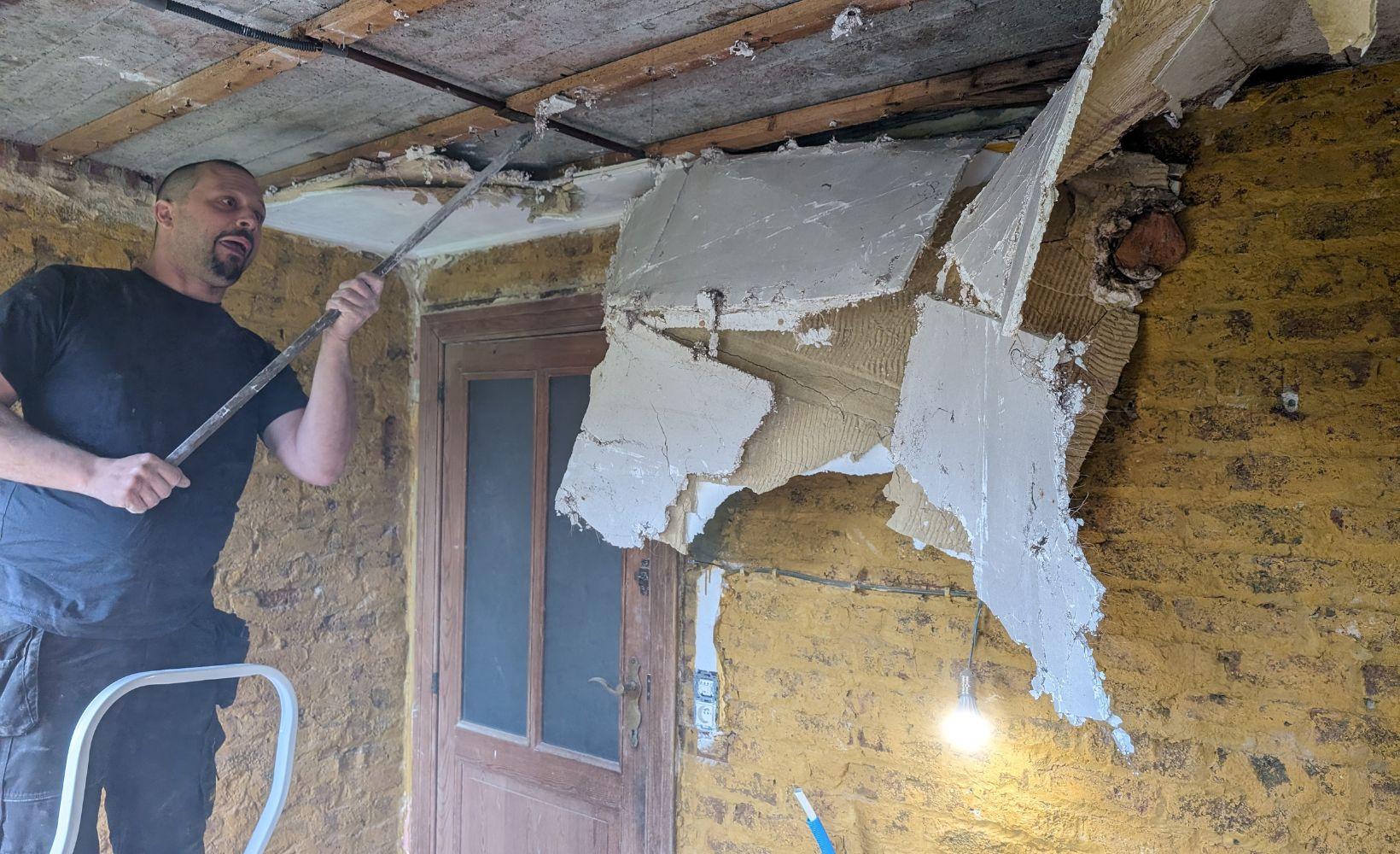 Refaire les murs et le faux plafond avec gyproc vert avec plombier vdk