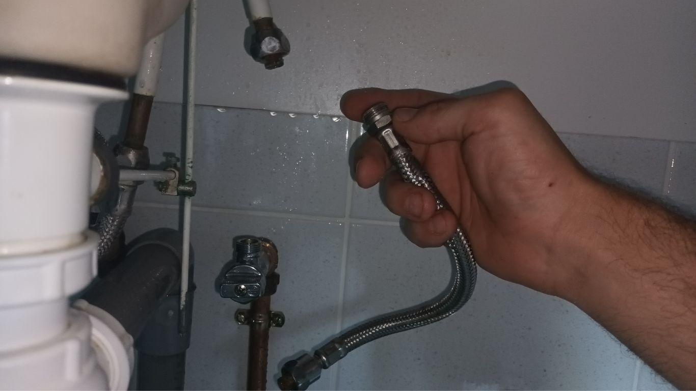 Remplacement flexible robinet qui fuit
