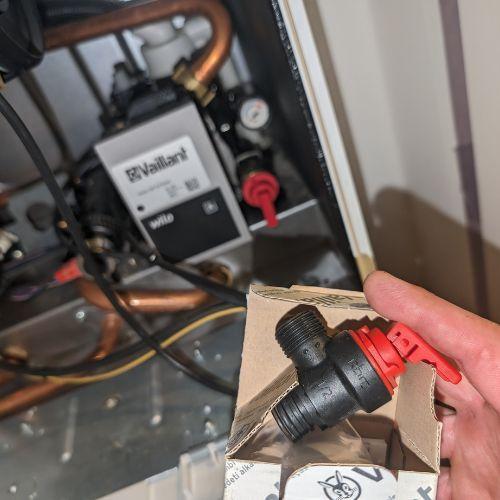 Comment changer un groupe de sécurité chaudière Vaillant ?